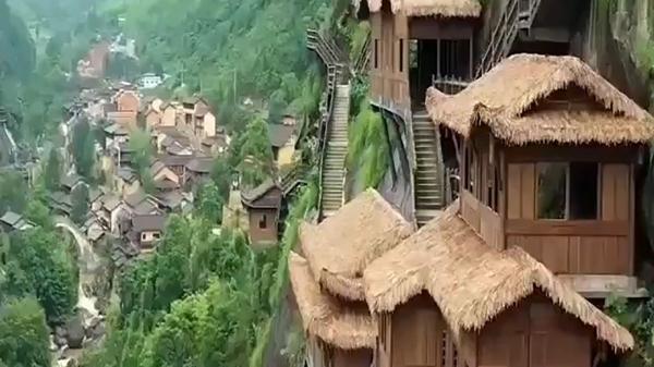 روستای زیبا در دل کوه های چین