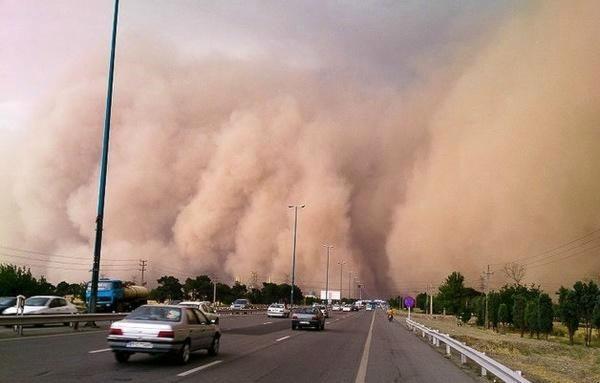 توفان گرد و خاک در غرب و نیمه جنوبی تهران