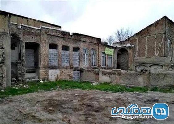 تخریب یک خانه قدیمی در بافت تاریخی ارومیه به صورت غیر قانونی اجرا شده است